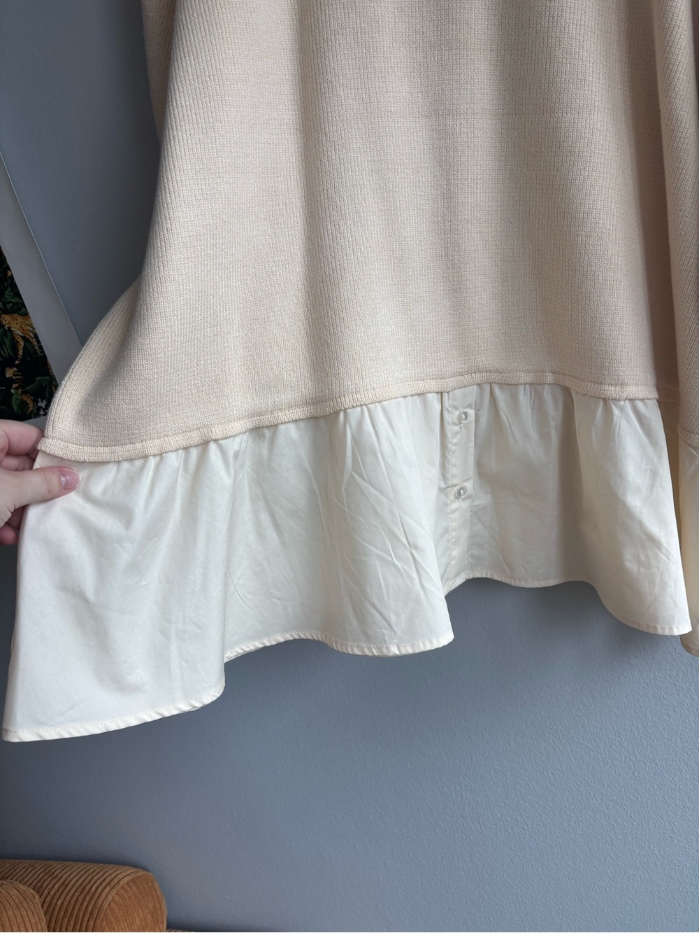đź’›Sweater w/ Blouse Hem - Picture 2 of 10